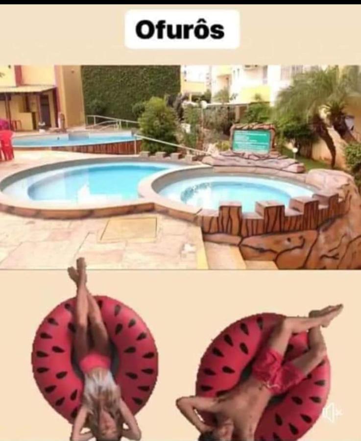 Flat Para Temporada Perto Singapura Shopping Com 7 Piscinas, Bar Molhado, Restaurante - A 3 Min Centro De Caldas Novas! Ngoại thất bức ảnh