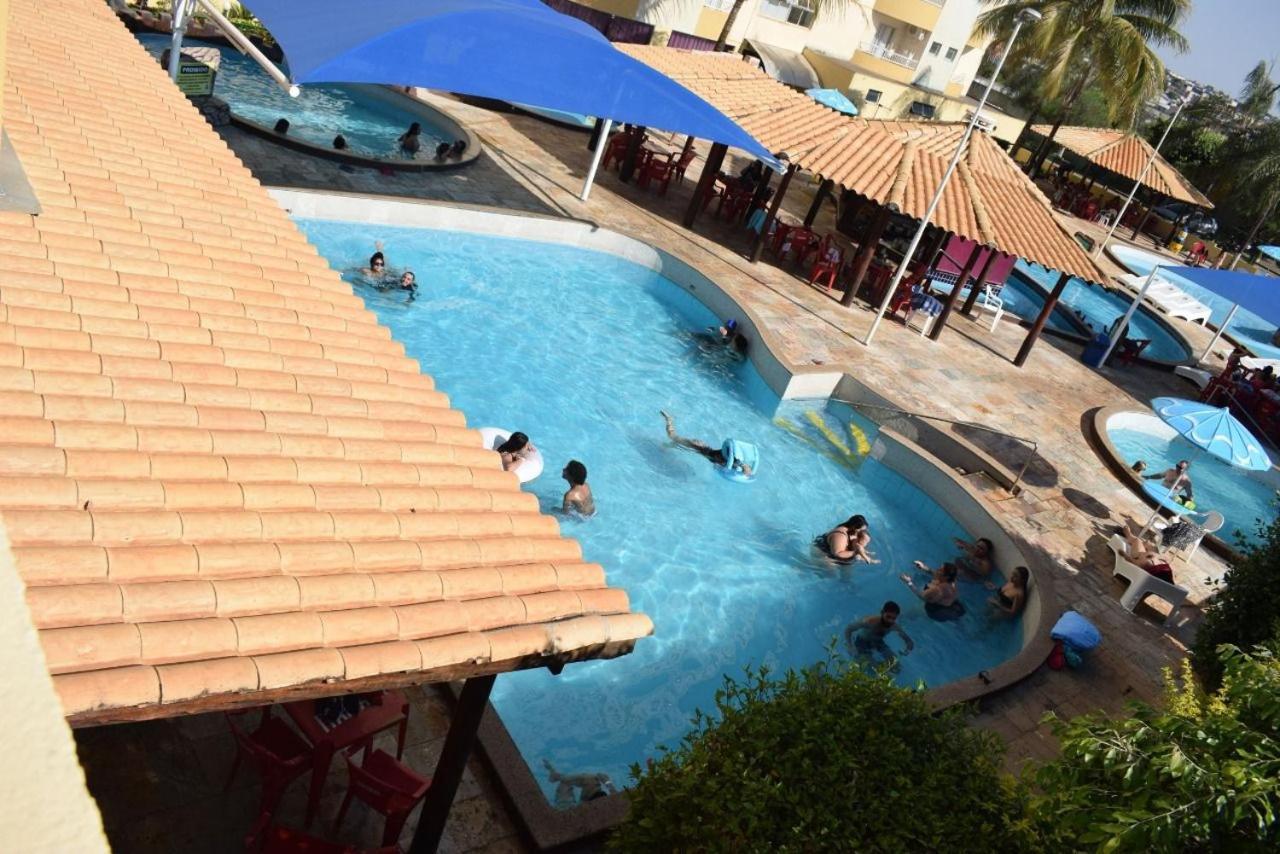 Flat Para Temporada Perto Singapura Shopping Com 7 Piscinas, Bar Molhado, Restaurante - A 3 Min Centro De Caldas Novas! Ngoại thất bức ảnh